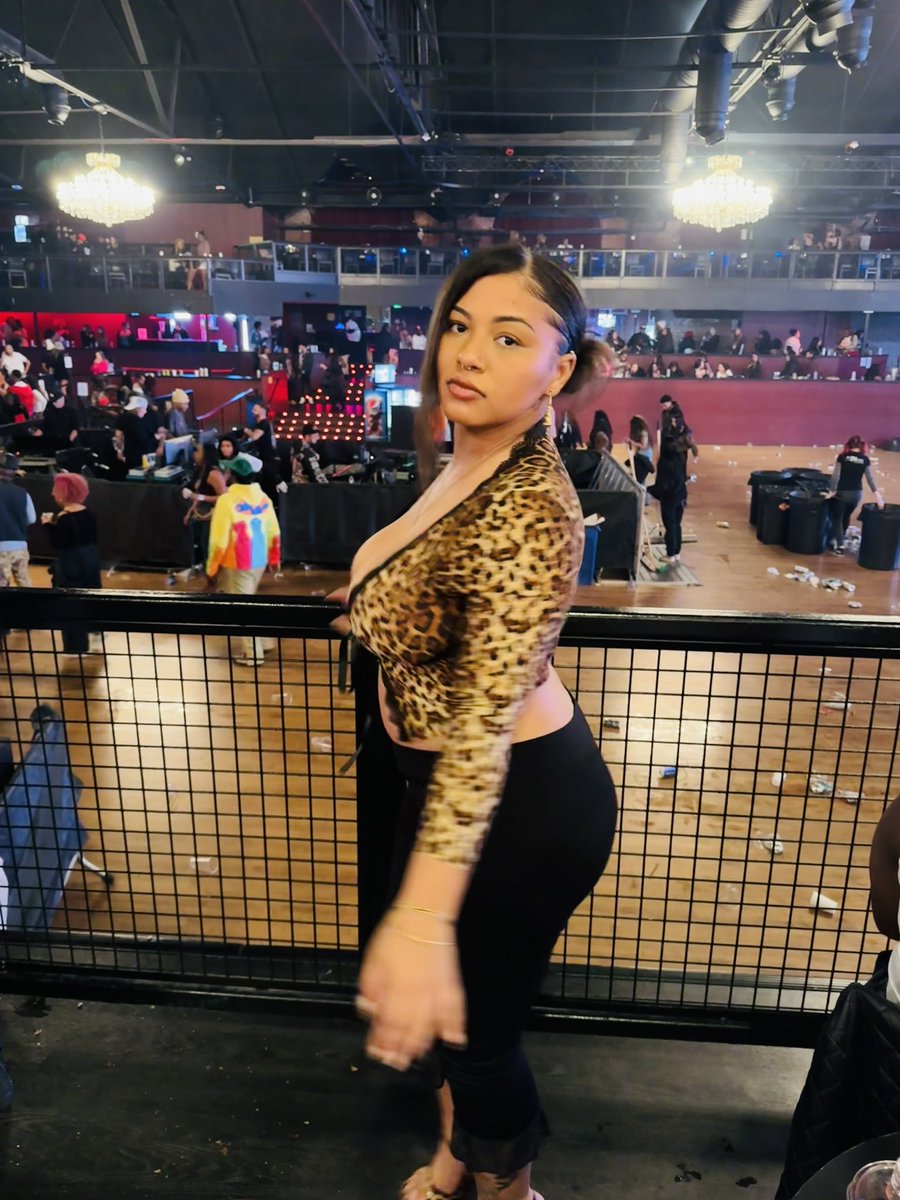 bosscurlz's tweet photo. Just here to drop some pics ✨🐆❤️ https://t.co/GmDzsmEMc0