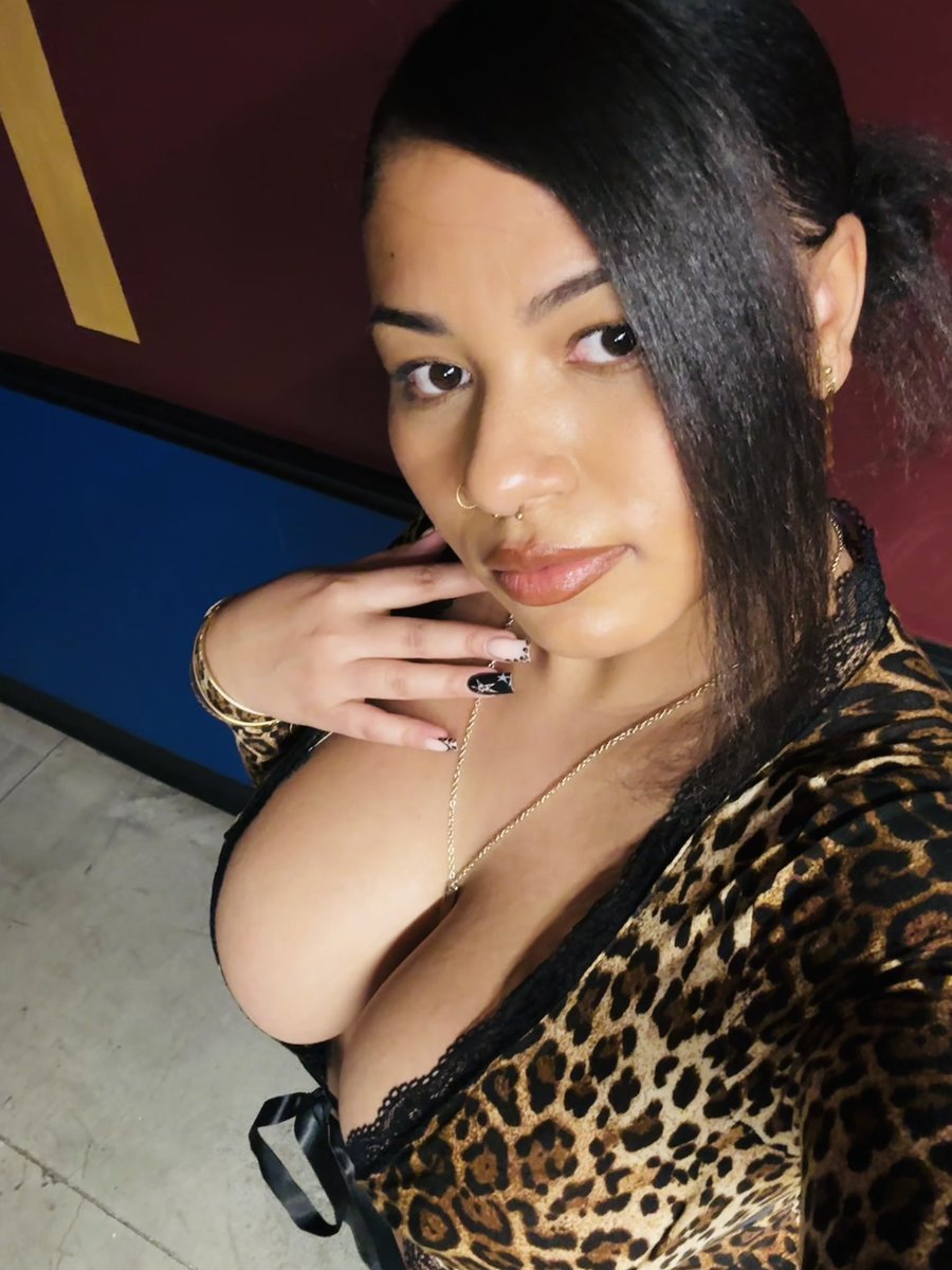 bosscurlz's tweet photo. Just here to drop some pics ✨🐆❤️ https://t.co/GmDzsmEMc0