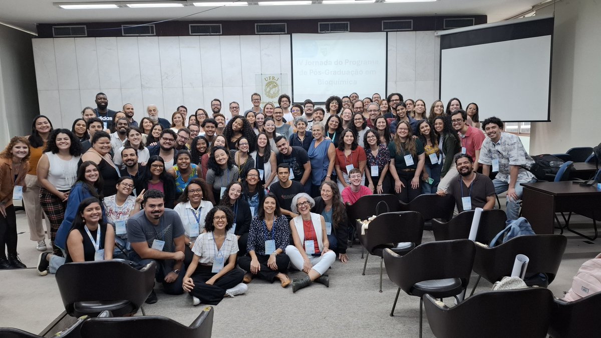mi_fortunato's tweet photo. Não há nada mais seguro na vida do que estar entre amigos. Estamos em casa e participando da Jornada da #bioquímica #ufrj https://t.co/lH7CbFPJHr