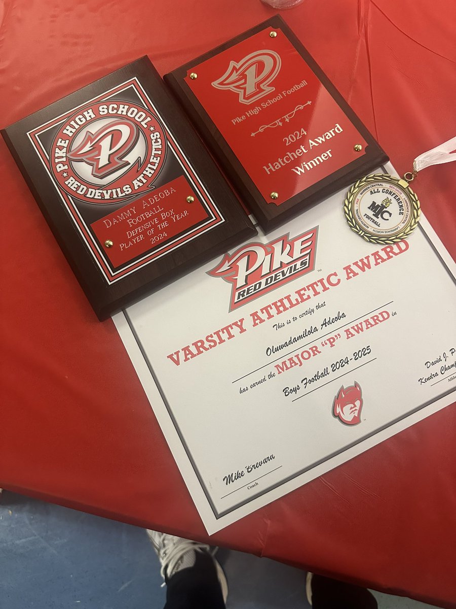 AdeobaDammy's tweet photo. Blessed to have made 

All-County First Team 
All-Conference  First Team 
Defensive Box Player of The Year 
Hatchet Club Player Award  

@coach_brevard @EzeObiora2 @Coach_Coleman13 @PrepRedzoneIN @Bryan_Ault @IndyWeOutHere @IndySportsZone 

https://t.co/oSCHY6LOqq https://t.co/z7YG48naWi