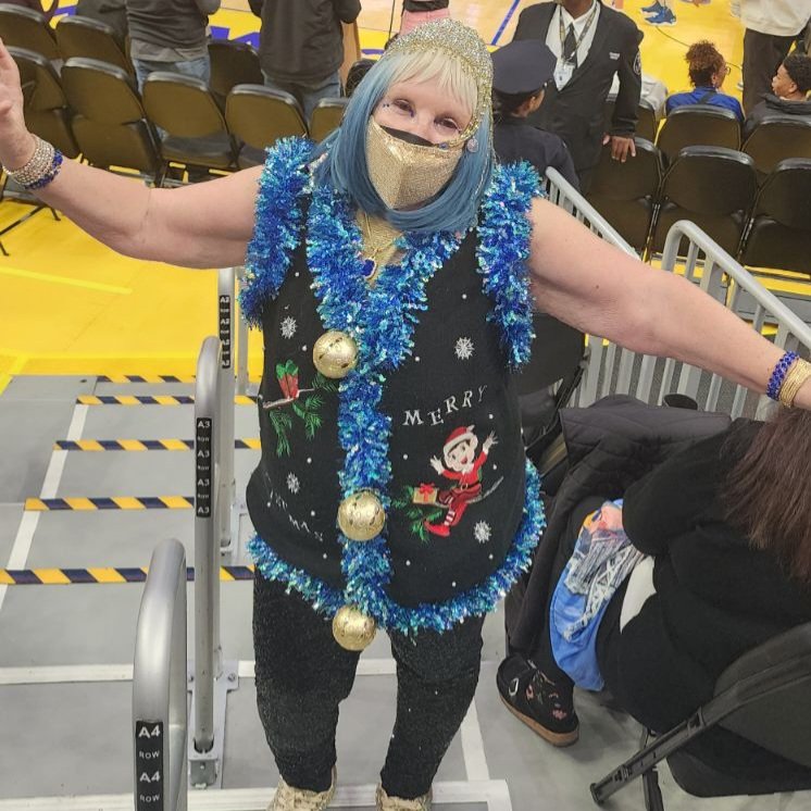 benjybradshaw_'s tweet photo. Ugh oh. Look who's back? Warriors girl is here 💙💛 @warriors #warriors #warriorground #gsw #warriorsground https://t.co/nWRIcOGb3J
