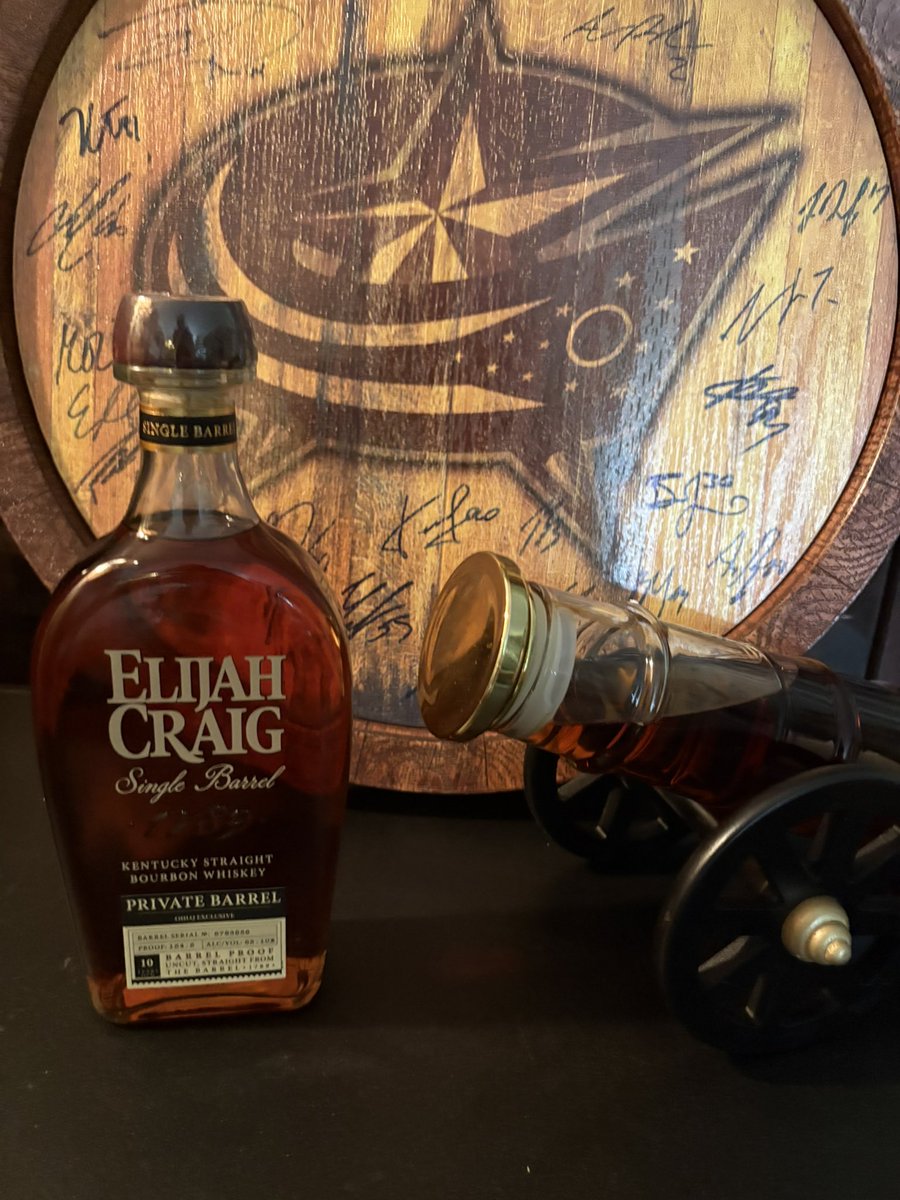 rkitz44's tweet photo. Tonight’s #bourbonandbluejackets selection is an Elijah Craig Private Barrel from the OHLQ Single Barrel Saturday. #cbj  @elijahcraig @HeavenHillDist https://t.co/18K9I1dOB9