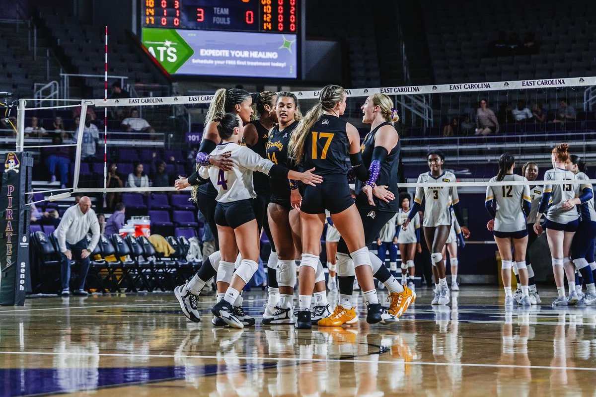 jenhalledwards's tweet photo. Thank you ECU Volleyball 💜 https://t.co/KJg75152Lg