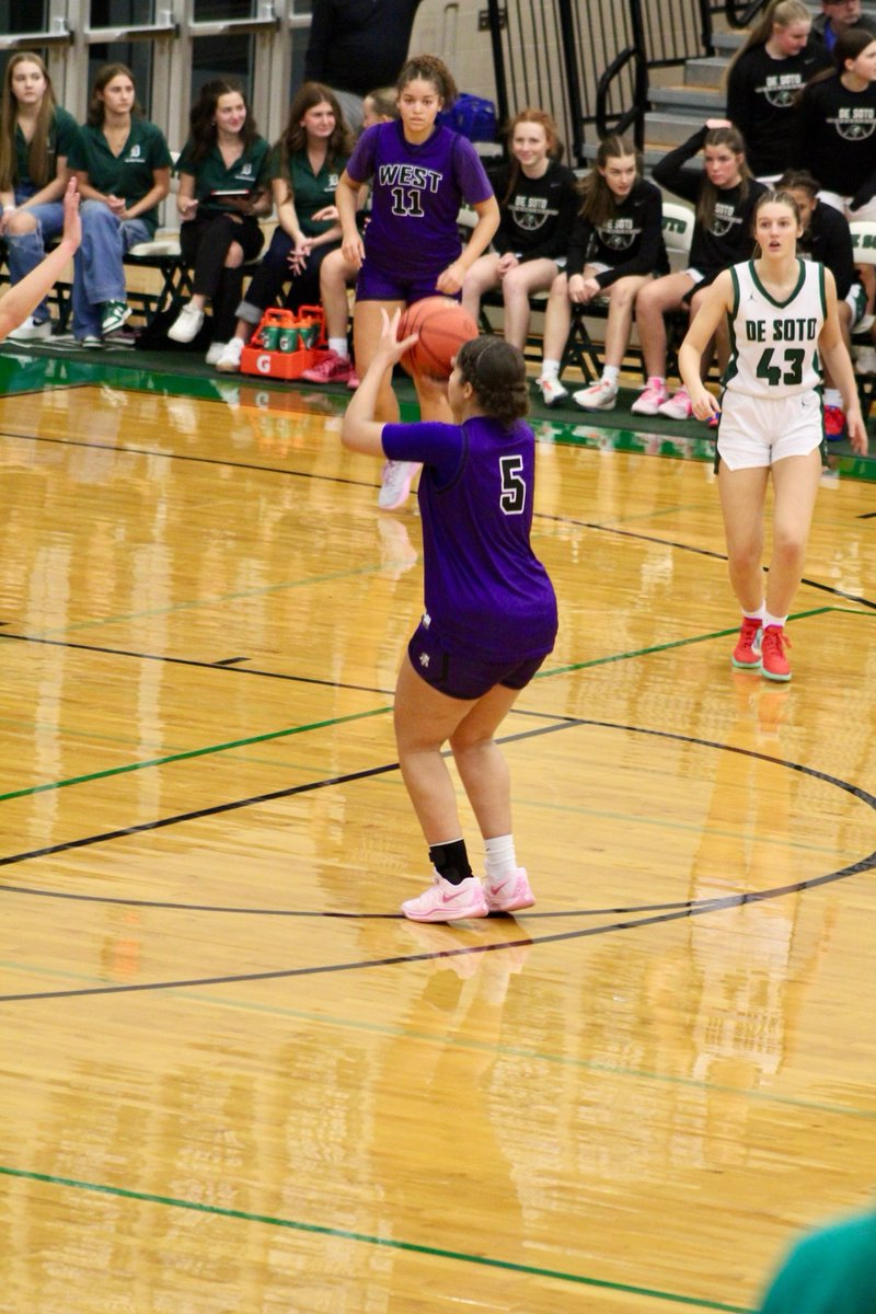 MHKSlamElite's tweet photo. Imani McGlory from Topeka West High School scored 19 in her first game of the season. Expect big things from the junior this season. Way to go Imani. #SLAMILY https://t.co/sj7JPrwrRa