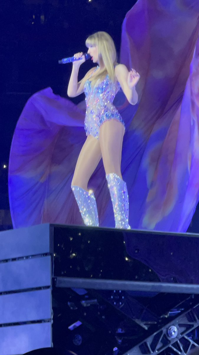 how i feel knowing i took THE first photo of the eras tour