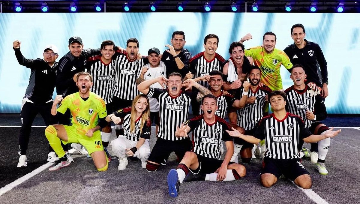 _nataliamx19's tweet photo. Nunca me cansaré de decir lo feliz que soy con este equipo. Muy orgullosa de cada uno de ellos. Confío en que en el siguiente se nos va a dar🤍🖤
Gracias a la gente por estar con nosotros todos los días apoyando. Los queremos mucho!! Gracias a Pipe por ser el mejor presidente, que sin él no sería igual la liga🙌🏻
Vamos Cuervos👏🏻👏🏻👏🏻