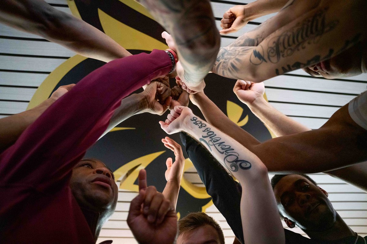 TXStateMBB's tweet photo. 𝙏𝙀𝙓𝘼𝙎 𝙎𝙏𝘼𝙏𝙀 𝙎𝙀𝙍𝙑𝙀𝙎 𝙐𝙋 𝘼 𝙒𝙄𝙉, 
𝘾𝙊𝙊𝙆𝙄𝙉𝙂 𝙍𝙞𝙘𝙚 𝘼𝙏 𝙃𝙊𝙈𝙀! 😼

#EatEmUp | #Now https://t.co/lQnhnVXcCC