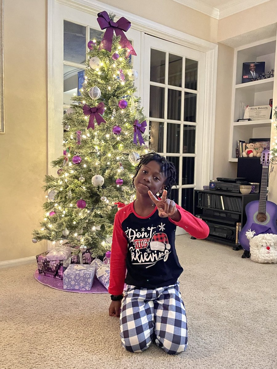 i_Am_Natalie_B's tweet photo. Happy Holidays from me and my greats! 🎅🏽🎄❤️ #GreatAunt #HappyHolidays #MemorableTime #CherishEveryMoment #ProudAunt https://t.co/GaCsu1DZes