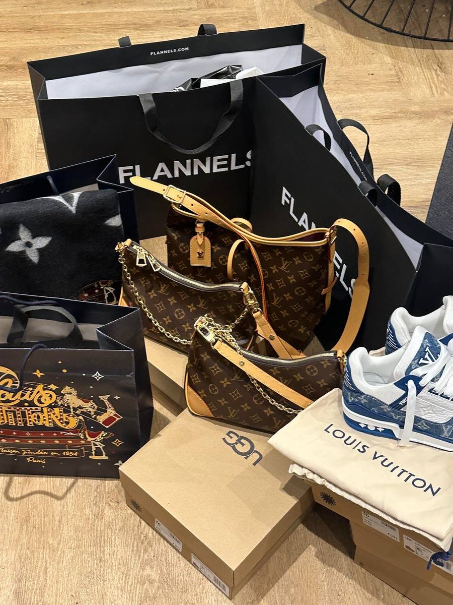I can't resist the desire to shop, haha