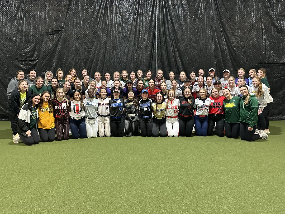 CobrasParkland's tweet photo. Indoor was busting at the seams today with all the talent at our Prospect camp. And the 25 commits showed up as well. Gave out a few Cobra awards as well. Great day to be a Cobra https://t.co/vjivrqHjOo