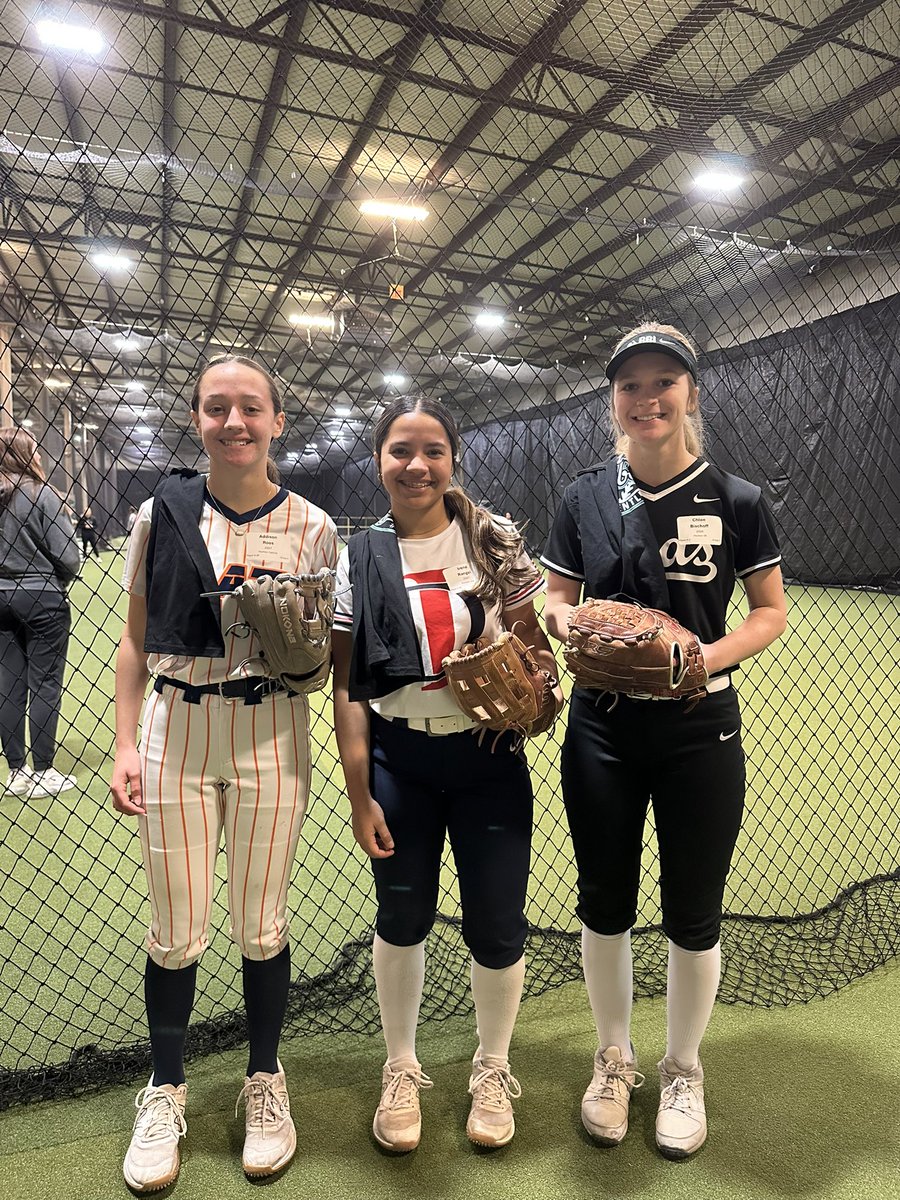 CobrasParkland's tweet photo. Indoor was busting at the seams today with all the talent at our Prospect camp. And the 25 commits showed up as well. Gave out a few Cobra awards as well. Great day to be a Cobra https://t.co/vjivrqHjOo