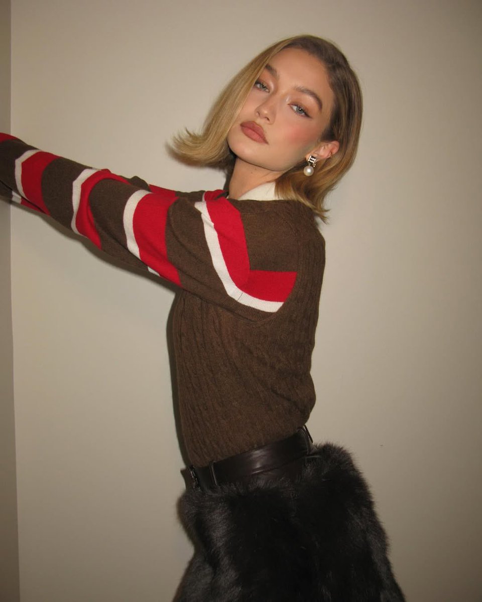 gigihadcd's tweet photo. Just Gigi Hadid. https://t.co/fBeycYF1LL