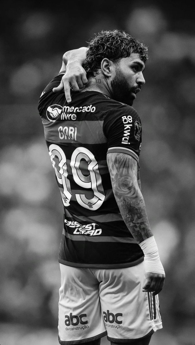 MEU AVÔ VIU O ZICO
E EU VI O GABIGOL

Meu avô me apresentou o Flamengo, me mostrou a sua paixão pelo mengão e desde então o MENGÃO tbm se tornou minha paixão! 
Ele se foi sem poder ver vc jogar, mas vibrei por nós dois todas as vezes q vc entrou em campo. Obrigada por isso Gabi❤️