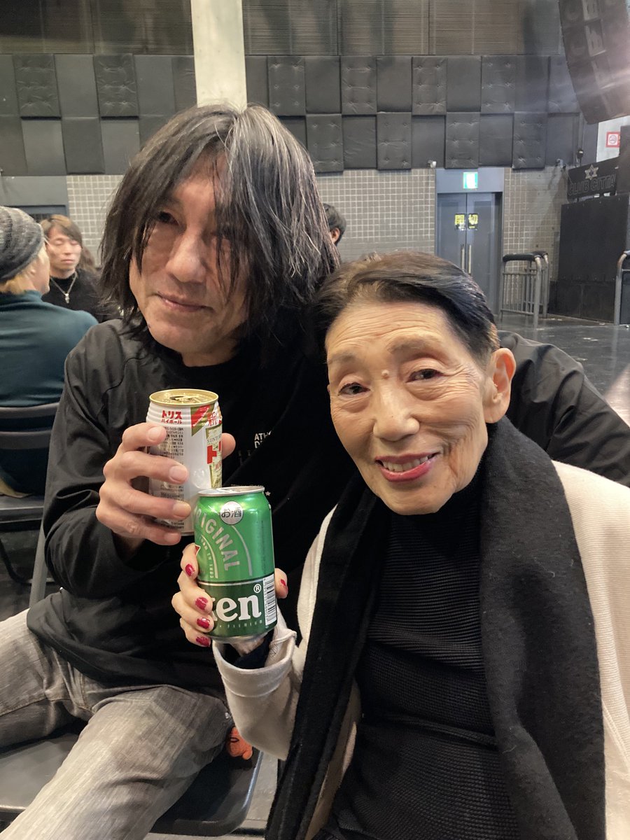 shoujinoriko's tweet photo. Ｊ O Eさんいつも穏やか　優しいからドラマーに見えない？だって44マグナムは激しいじゃない❓
そう��ね。
　激しいよ！ https://t.co/iNMv1LPoju