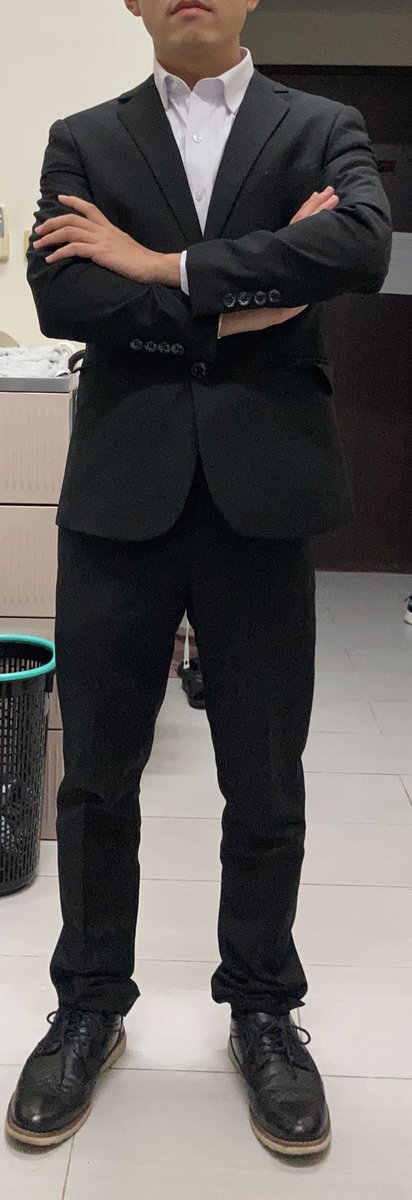 lin80891978's tweet photo. 喜歡休��鞋的穿搭，還是皮鞋呢？🤔
喜歡有西裝外套，還是純襯衫呢？🤔 https://t.co/qZeMhJOT9G