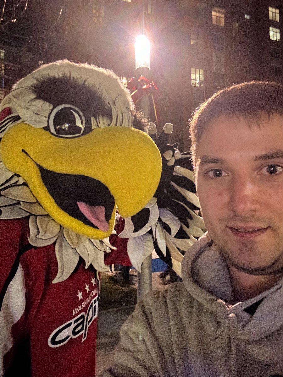 austin_jarboe's tweet image. It was a nice evening at the DC Tree Lighting! #CapRiv