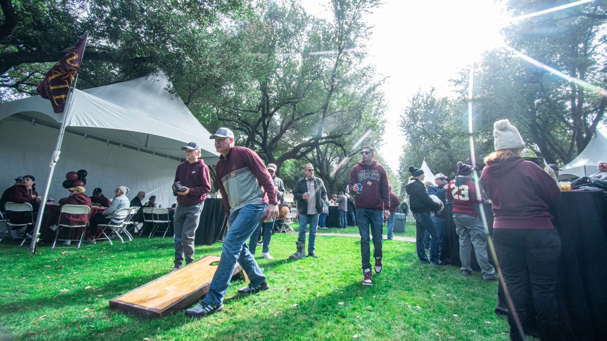 TxStateBobcats's tweet photo. Operation sellout is on for @txstatefootball at the @FRBowl!  Let's go Bobcat Nation. #TakeBackTexas

Tickets on sale now. Get 'em while they're hot. Bobcats on the east side of Ford Stadium.🎟️https://t.co/QGaelRd6BP or https://t.co/USJMrcjG4i

Updates➡️https://t.co/jZllLXNRja https://t.co/BUMUCoY3qn