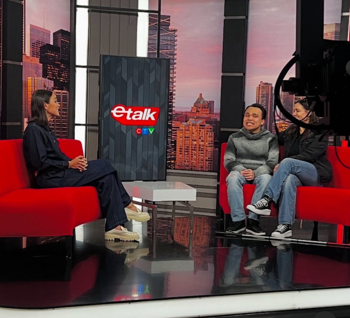 Kodileerocks's tweet photo. Some more pictures from Toronto! It was so snowy and cold, but I loved it because I had lots of hot chocolate ☕️! Did you see the show? Heck yeah!!! ❄️☃️🇨🇦
Thank you again @DANI_toronto for having me! 😎🫰
-
-
-
#kodilee #toronto #etalk #music https://t.co/fepTUkbkdx