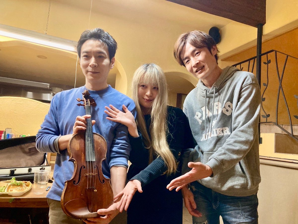 rurigypsyviolin's tweet photo. 何回も来てんのに初めて宿泊した大府の朝☀️笑軽く二日酔いだけどめっちゃ最高！！！🏄12/21も名古屋なのでわたしの相棒を鈴木バイオリン工房の最高の職人さんに調整していただくことに🥹💓城坂さんよろしくね❤️🎻生まれ変わったバディに再会できるのが楽しみ！！！！🫶
photo by細谷さん♡ https://t.co/RrEuCD7fH3
