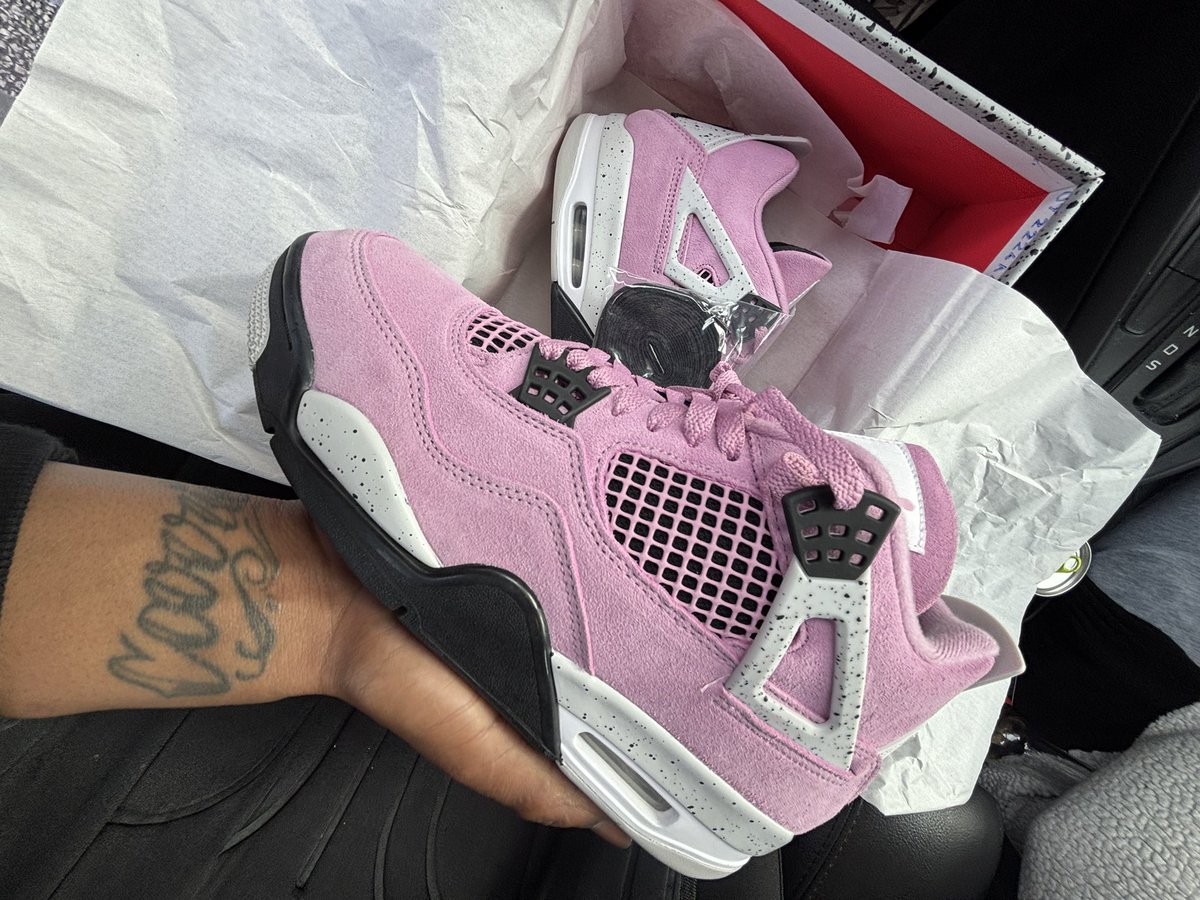 BlueePt2's tweet photo. Best drop of 2024 🎀🌸😍 https://t.co/lMm9Lt8wCs
