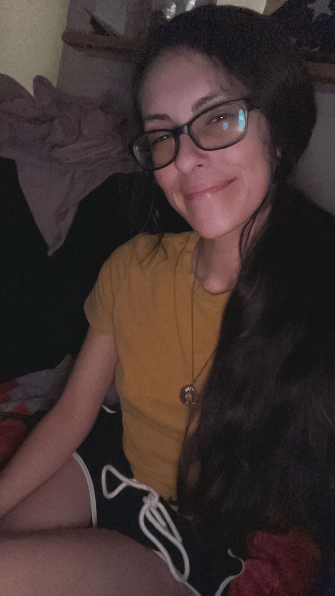 brandyykay98's tweet photo. Just something to post💛 https://t.co/Zp03R5zImu