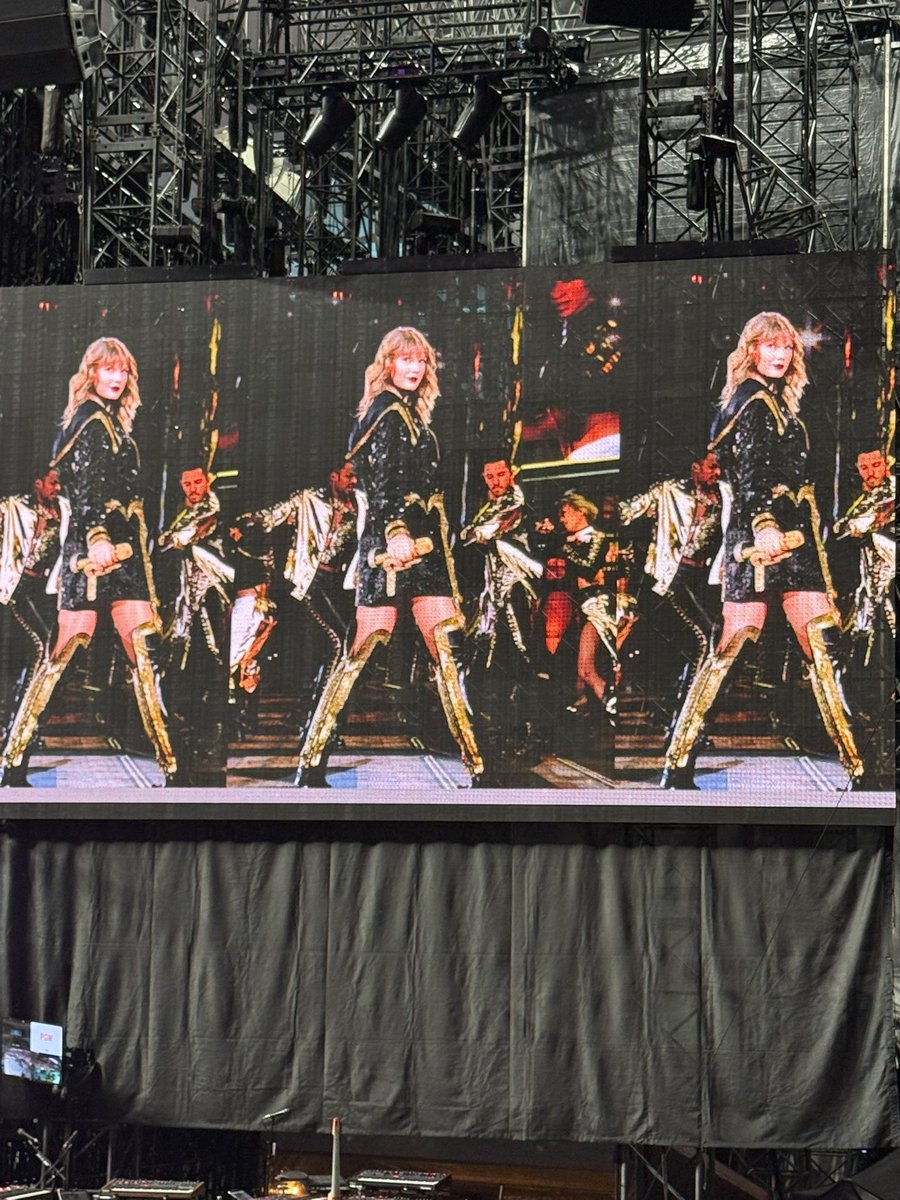perfectlyfine89's tweet photo. They are showing photos from all her eras 😭 #VancouverTSTheErasTour https://t.co/Jme5oJFHNZ
