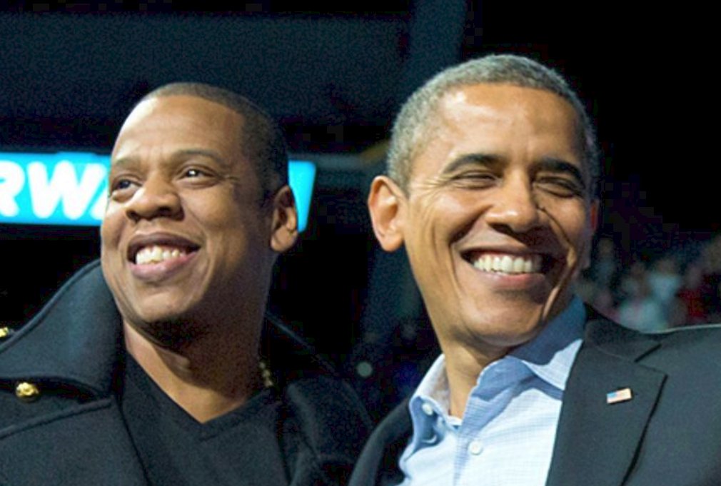 Danielibertari0's tweet photo. El rapero Jay-Z, el otrora famoso magnate, ha sido acusado en una demanda civil por el atroz crimen de violar a una niña de 13 años en 2000, junto a Sean "Diddy" Combs.

Esta impactante revelación hace que el mundo de la música se tambalee a medida que surgen detalles de un incidente que supuestamente ocurrió en una fiesta posterior a los MTV Video Music Awards.

Imagínese esto: una joven de solo 13 años, tratando de colarse en el brillo y el glamour de un evento de celebridades, solo para terminar en una pesadilla. Según la demanda, fue llevada a una fiesta exclusiva donde supuestamente fue agredida por nada menos que el rapero Jay-Z y Sean "Diddy" Combs. Este no es solo un capítulo oscuro en la historia de la música; es un desenmascaramiento potencial de los secretos más oscuros que Hollywood y la industria de la música han tratado de mantener en secreto.

¿Por qué ha tomado más de dos décadas para que estas acusaciones surjan? Y lo más importante, ¿por qué no ha habido ningún arresto? El silencio de la policía sobre este asunto es ensordecedor. ¿Podría ser el poder de los demócratas, con quienes Jay-Z se ha estado acercando durante años, protegiendo a sus aliados? La especulación es desenfrenada, pero una cosa está clara: si hay suciedad que se encuentra, a menudo está enterrada profundamente en las trincheras políticas.
Mientras estamos al borde de una nueva administración con Trump potencialmente de vuelta en la Casa Blanca, muchos tienen esperanzas. La esperanza es que con un cambio en el poder, las compuertas se abran, y todos los presuntos cómplices de Diddy, incluido el rapero Jay-Z, finalmente se enfrentarán a la justicia que han evadido durante tanto tiempo. La pregunta en la mente de todos es: ¿Cuándo serán responsabilizados por crímenes acusados como rapear a una niña de 13 años?

Hemos visto los patrones antes: las celebridades se alinean con el poder político para protegerse del escrutinio. Pero con cada nueva revelación, el velo se levanta un poco más. Esta demanda no se trata solo de un incidente; se trata de un problema sistémico en una industria que a menudo coloca la fama sobre la moralidad.

Aquí está la esperanza de que esto es solo el comienzo. Exijamos transparencia, rendición de cuentas y, lo más importante, justicia para las víctimas. ¿Cuánto tiempo más esperaremos antes de que los acusados de actos tan viles como Jay-Z y Sean "Diddy" Combs sean llevados ante la justicia? El reloj está corriendo, y Estados Unidos está mirando.
