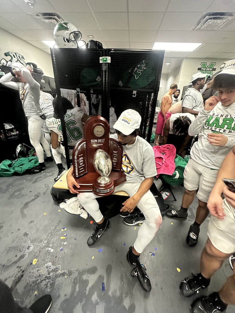 CCHES21's tweet photo. Conference champions.🎉🎉

Couldn’t ask for a better team or a better coach.Forever grateful💚💚 https://t.co/TGsRgeeWoQ