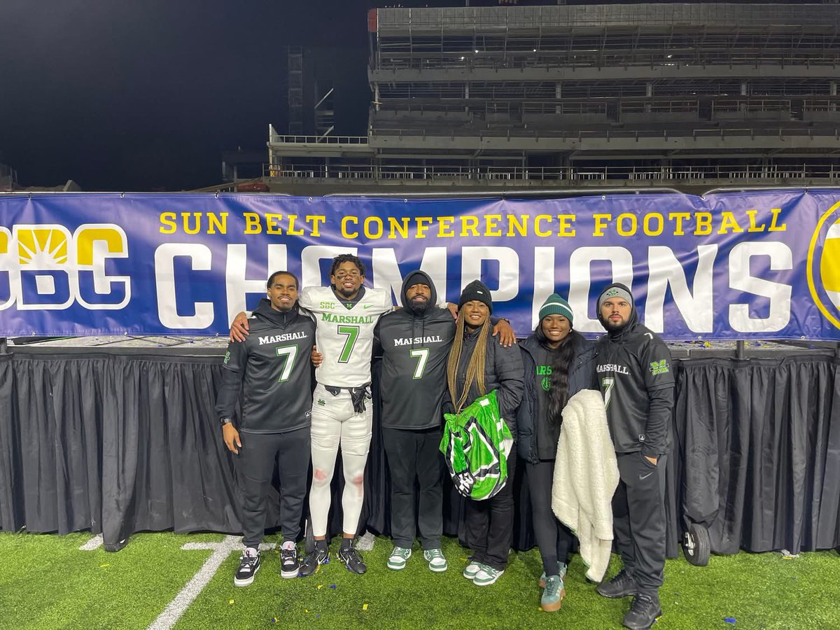 Carl Chester Jr (@cches21) on Twitter photo Conference champions.🎉🎉
Couldn’t ask for a better team or a better coach.Forever grateful💚💚 Conference champions.🎉🎉
Couldn’t ask for a better team or a better coach.Forever grateful💚💚