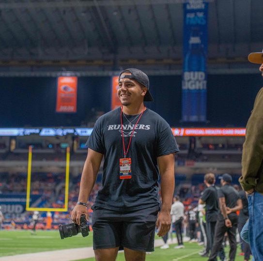 VlogsofJ's tweet photo. In the field 📸🎥

#birdsup https://t.co/gcWu2gUmjT