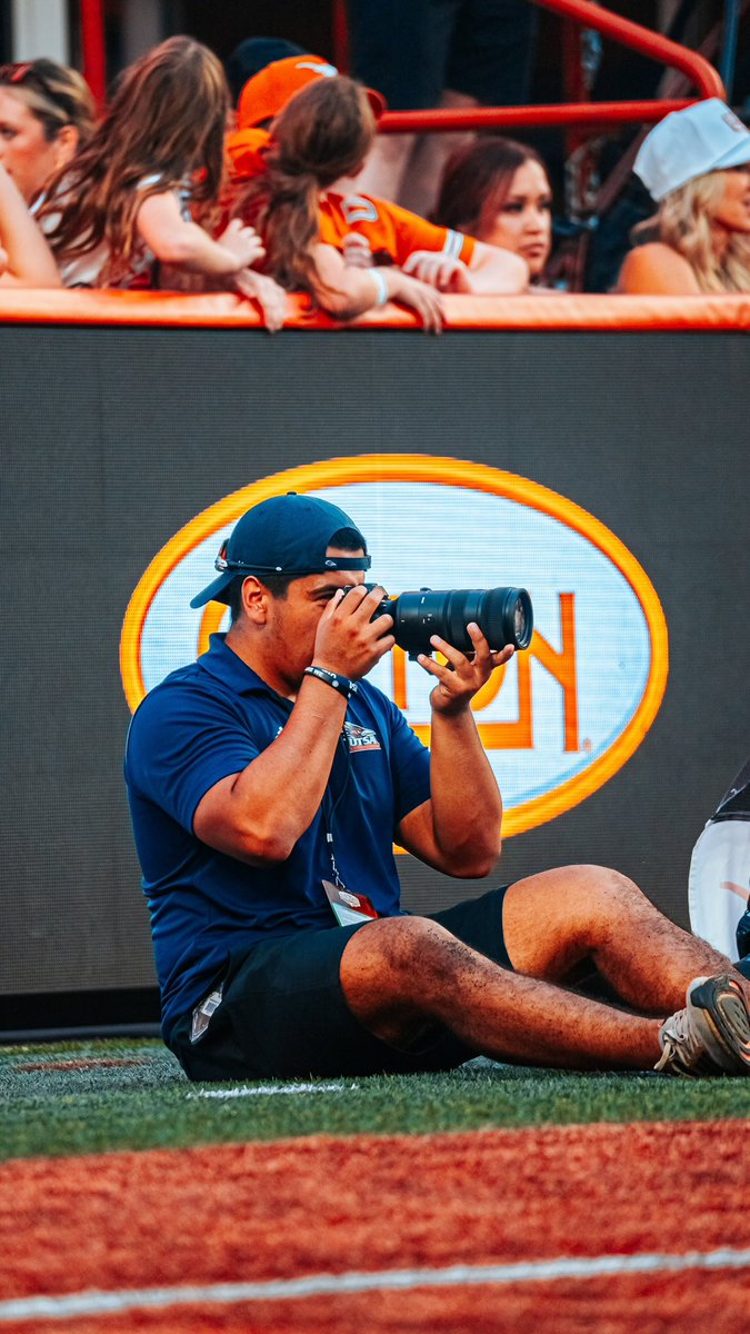 VlogsofJ's tweet photo. In the field 📸🎥

#birdsup https://t.co/gcWu2gUmjT
