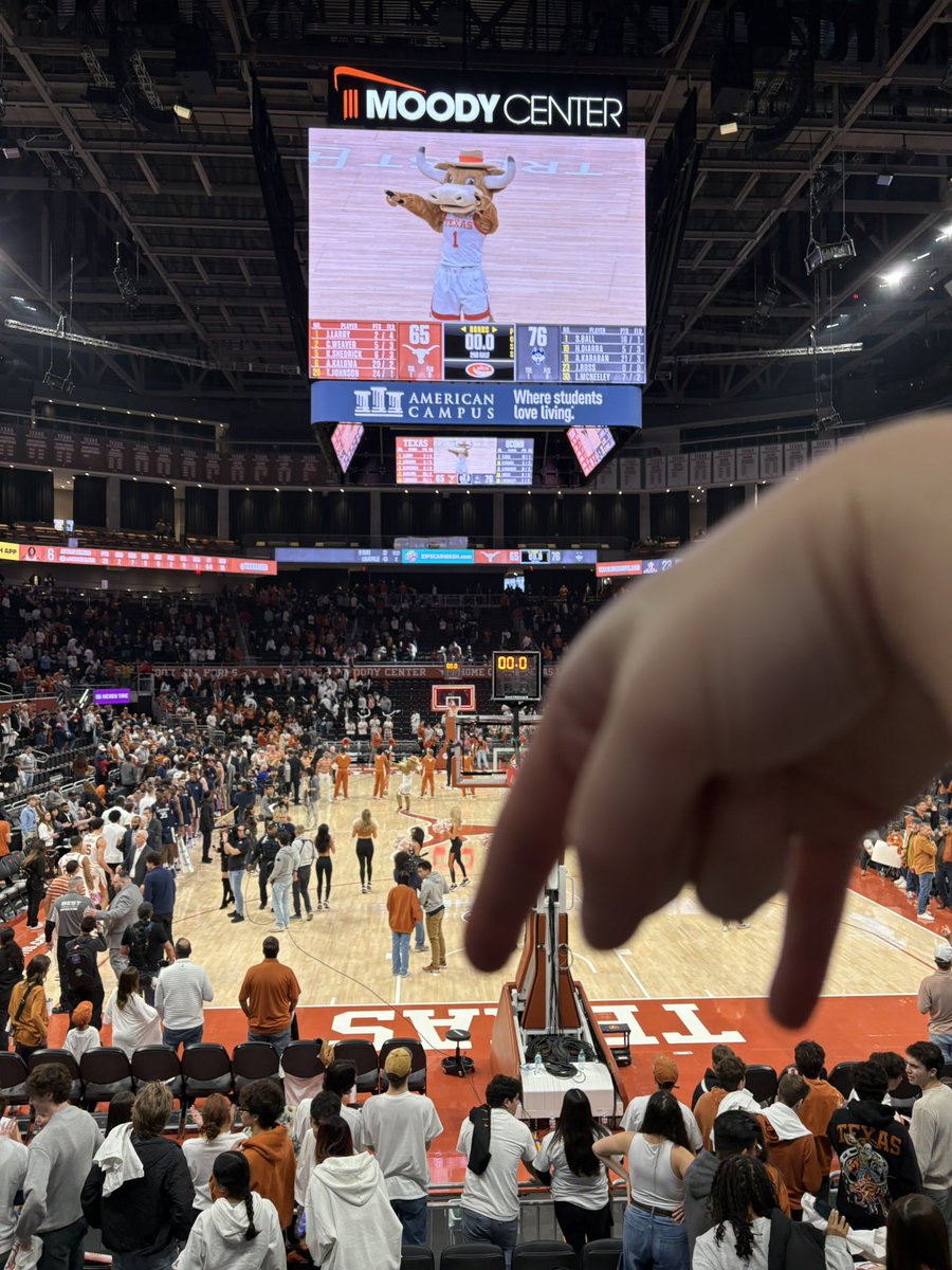 onlythrowbacks's tweet photo. Texas fans are so soft I am having the best time https://t.co/tWTk8DEmpt