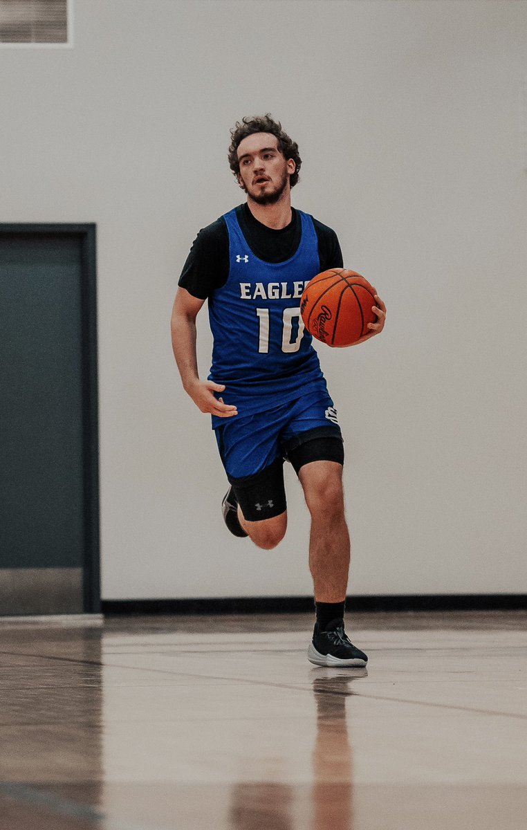 levitaylor_4's tweet image. Finished strong this week with a 2-1 record (3-1 overall).  2 big wins over Royal Oak Shrine and Clarenceville.

Shrine: 11 points, 4 assists, 3 steals
Ferndale: 12 points, 5 rebounds
Clarenceville: 26 points, 4 rebounds, 3 assists, 5 steals