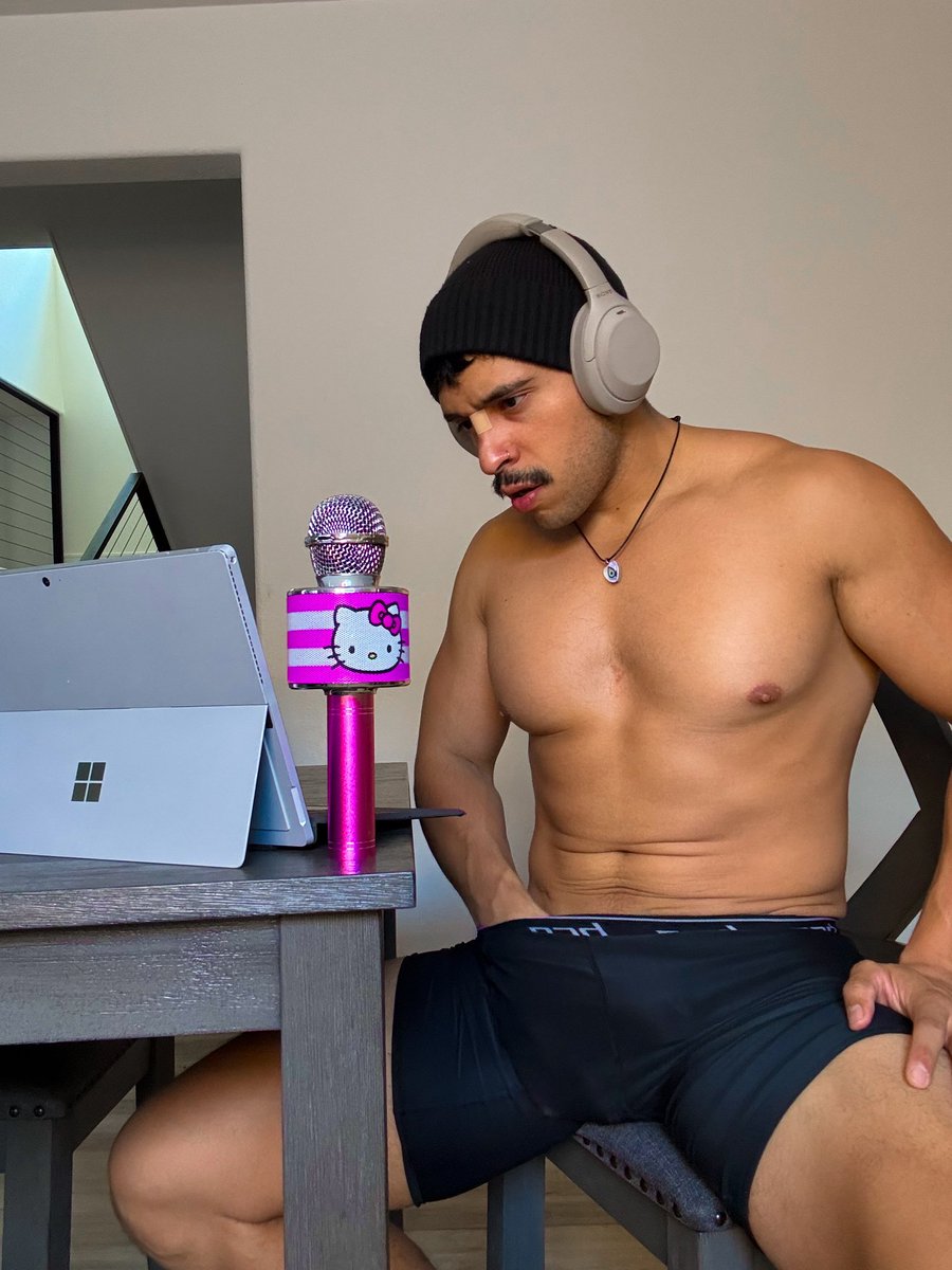 Porn and chill 🍆💦 who wants to watch?