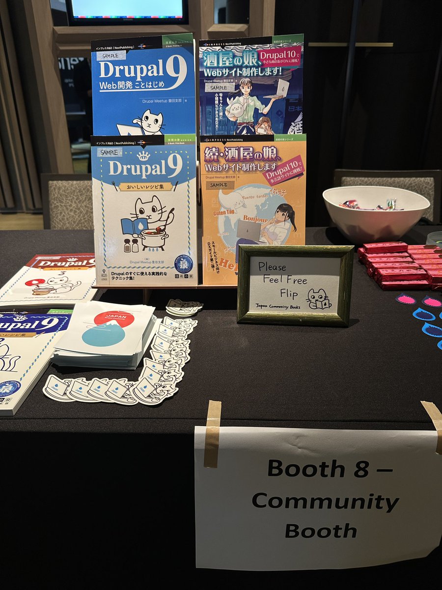 marii_mikuriya's tweet image. にゃんコツをシンガポールでセルフ推し。
#Drupalcon のコミュニティブースにいます。