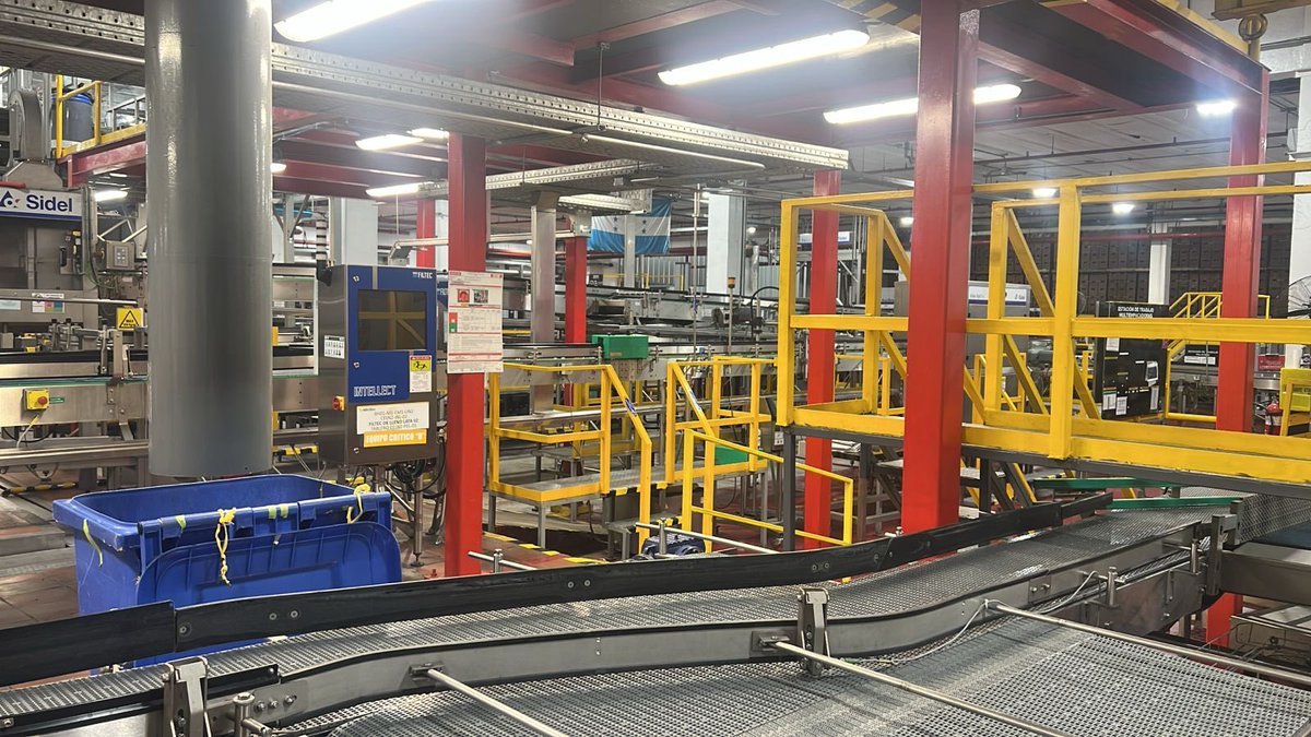 CGutierrezHN's tweet photo. Paralizadas las plantas productoras de la Cervecería Hondureña por conflictos con empleados.

De no reanudarse la producción, podría haber desabastecimiento de productos a nivel nacional. 👇 https://t.co/kX22QtBS4K