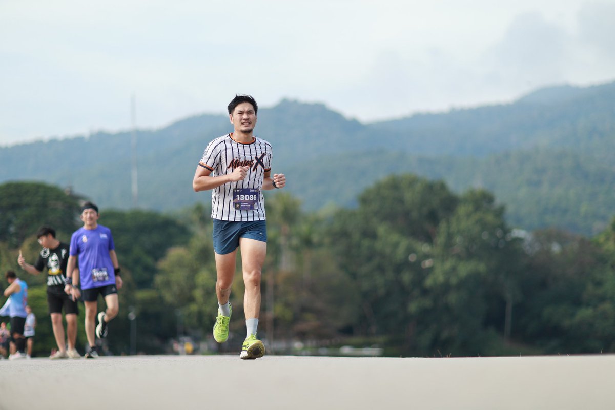 SuwichakP's tweet photo. ลุงข้างหลังนั้น
วิ่งเทคแล้วเทคอีก
 ดูนี่ เทคเดียวผ่าน😂😂
#CMUMarathon2024
#CMU8th
#PreciousMemories
#ChiangMaiUniversity
#teamMOVES #วิ่งช้าแต่น่ารัก https://t.co/wugXQ5zdvM