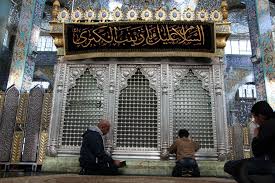 السلام علیک یا زینب کبرئ سلام علیھا 
پروردگار شھزادی زینب (س) کے روضے کی حفاظت فرما مقدس مقامات کی غیب سے مدد فرما آمین 💔