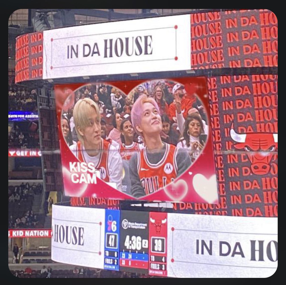 nominshusband's tweet image. #MarkLe one shoot mini au onde: 

Em um jogo de basquete, acidentalmente Chenle e seu melhor amigo Mark aparecem na Kiss Cam

#Mark #Chenle #Au