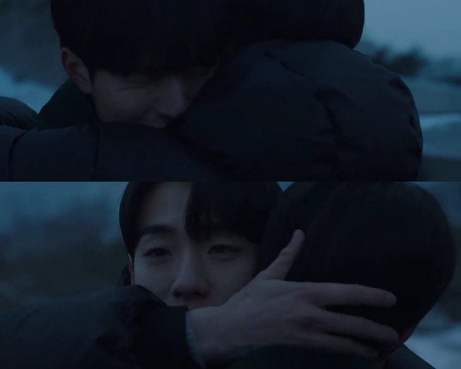 elf_9_j's tweet photo. I wish he would swallow his pride and call.
😔
 #LoveInTheBigCityEp8 https://t.co/6KiviFZ3H3