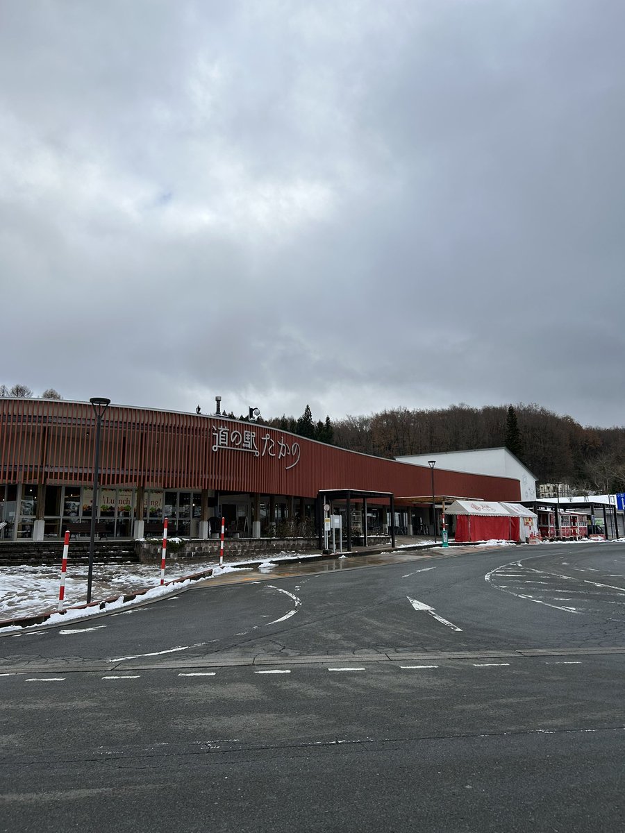 gingin731's tweet photo. 庄原市高野町
予想通り雪が積もってる
ここに来ると定番の
アップルパイを買いたくなるわ
😋😋 https://t.co/qD0ShmvlzV