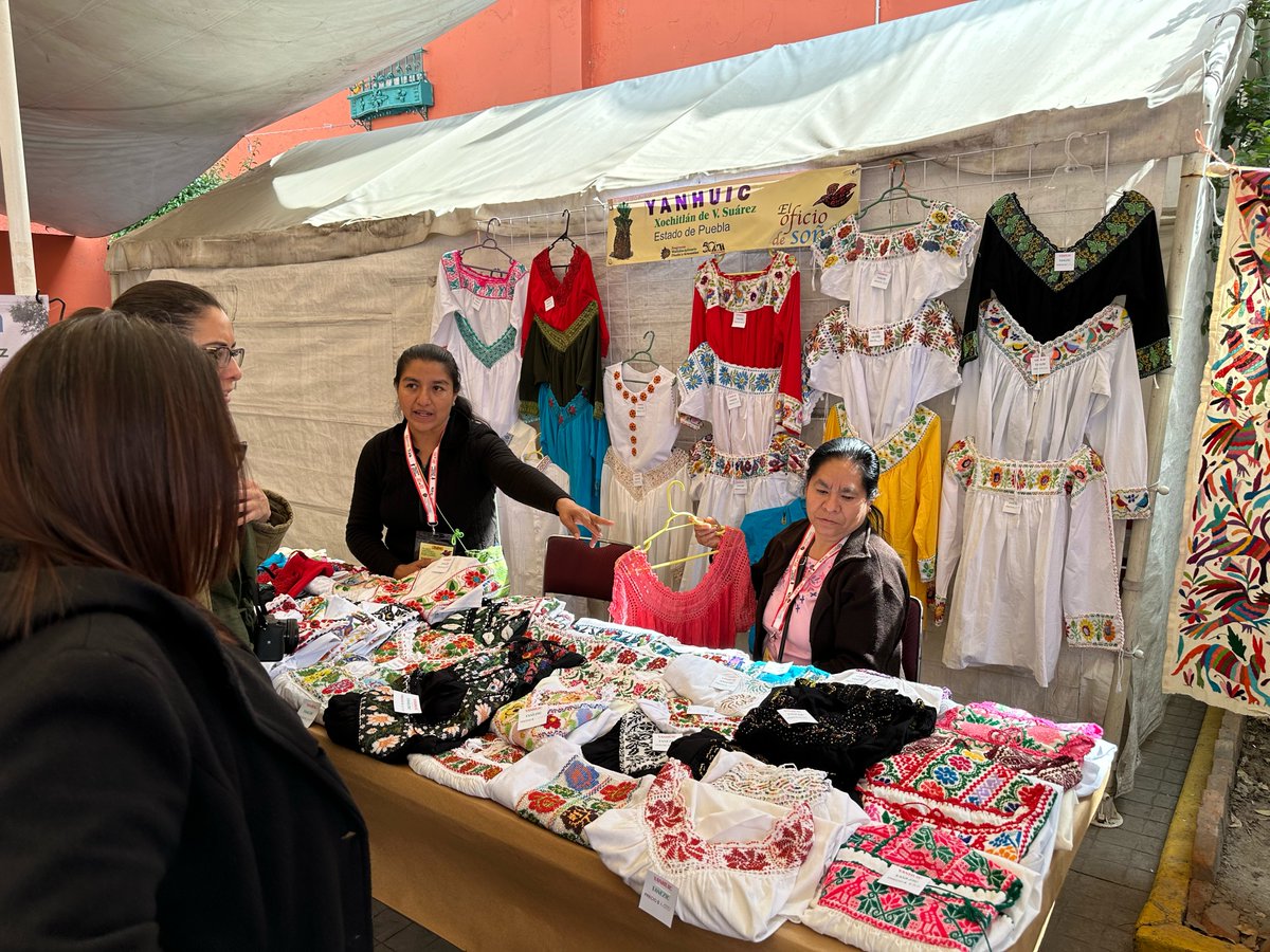 AcnurMexico's tweet photo. 🧡 ¡Gracias de corazón a todas las personas que nos acompañaron en el Mercadito Comunitario!

Su presencia nos inspira a seguir luchando contra la violencia de género. Juntos y juntas construimos espacios de solidaridad, empoderamiento y esperanza. 🙌 #16Días https://t.co/a0VpM2aCsv