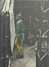 TSUpdating's tweet photo. 🚨| AN ELF SPOTTED BEHIND THE STAGE https://t.co/arFpiHXxip