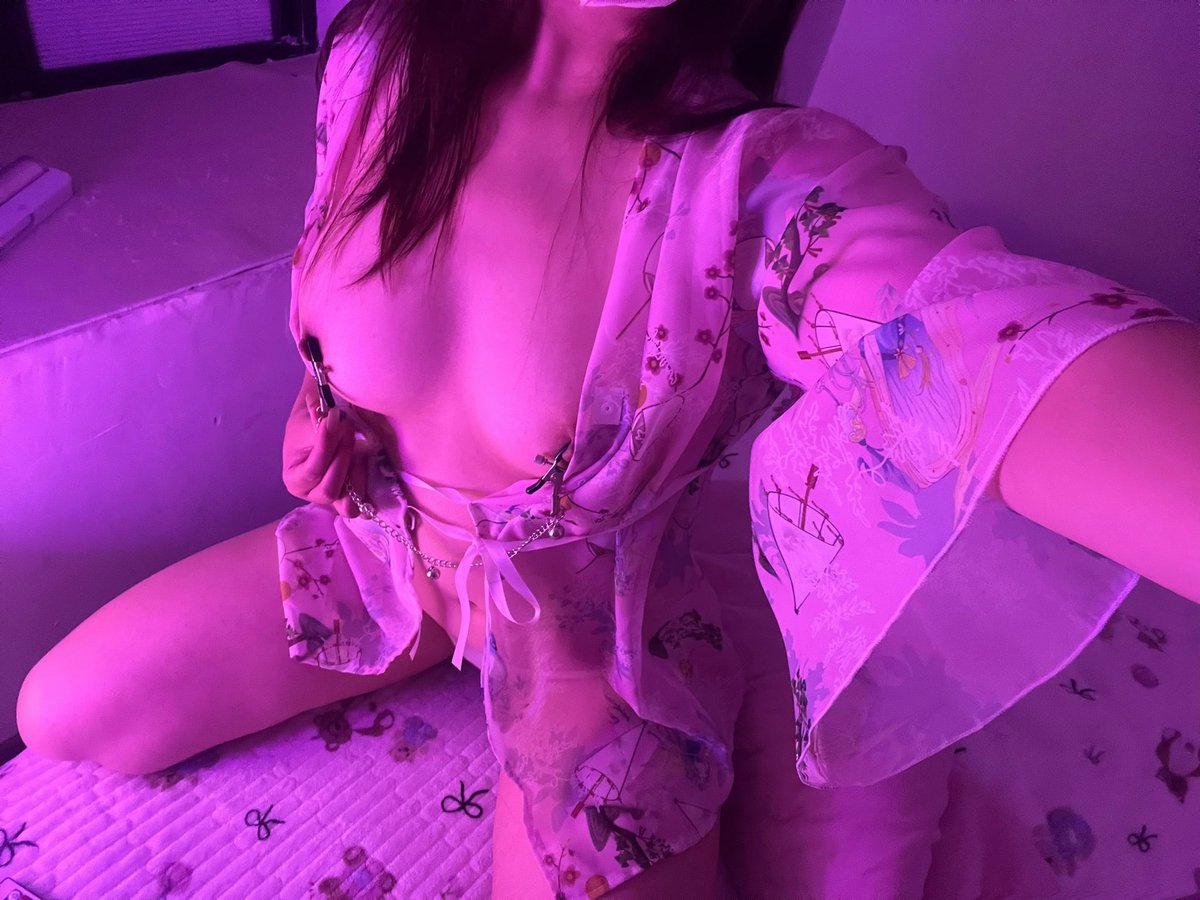 我真的太爱乳夹了  扯着链子爽的我在抖呜呜呜