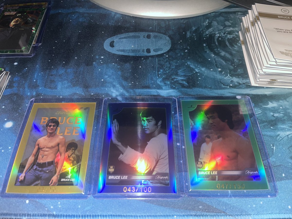 Memorabilia_Now's tweet photo. Struck GOLD again from @dacardworld in my box of Bruce Lee Kaleidoscope Edition

Single Relic, Triple Relic, Gold /10, Blue /100 &amp; Green /150 https://t.co/vTumuJqAXM