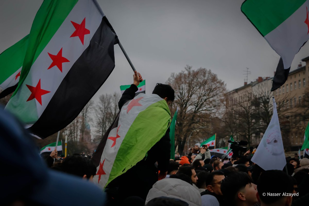 nasseralzayed1's tweet photo. Some pictures from the day of joy for Syrians in the German capital, Berlin. The reason was the fall of the tyrant Bashar Al-Assad.
بعض الصور من يوم فرح السوريات والسوريين في العاصمة الالمانية برلين والسبب كان سقوط الطاغية بشار الأسد. https://t.co/AJUpNSW61e