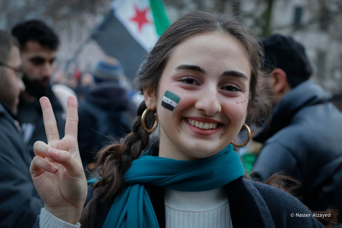nasseralzayed1's tweet photo. Some pictures from the day of joy for Syrians in the German capital, Berlin. The reason was the fall of the tyrant Bashar Al-Assad.
بعض الصور من يوم فرح السوريات والسوريين في العاصمة الالمانية برلين والسبب كان سقوط الطاغية بشار الأسد. https://t.co/v2jLPpR0jc
