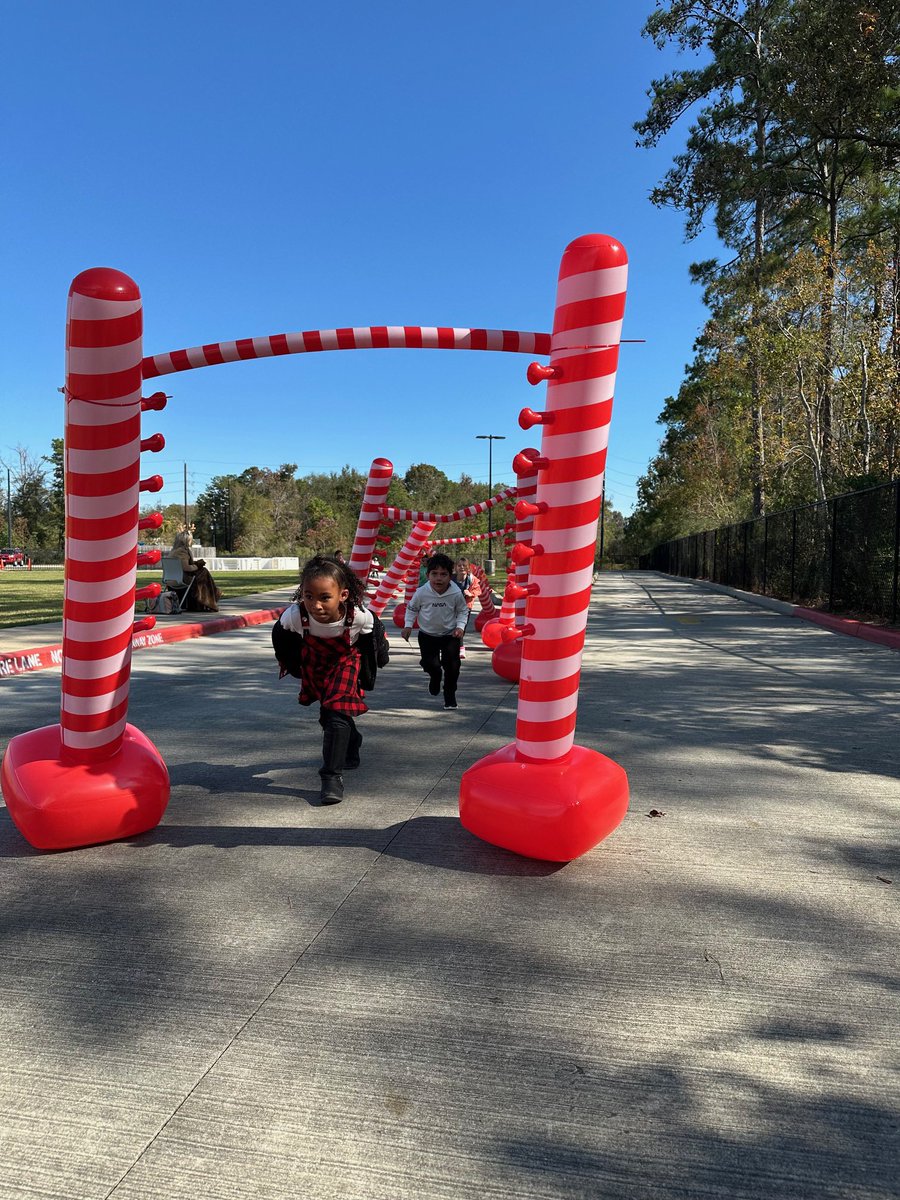 Duck under the North Pole 🔻 <a href="/HumbleISD_GE/">Groves Elementary</a> #ReindeerRun2024