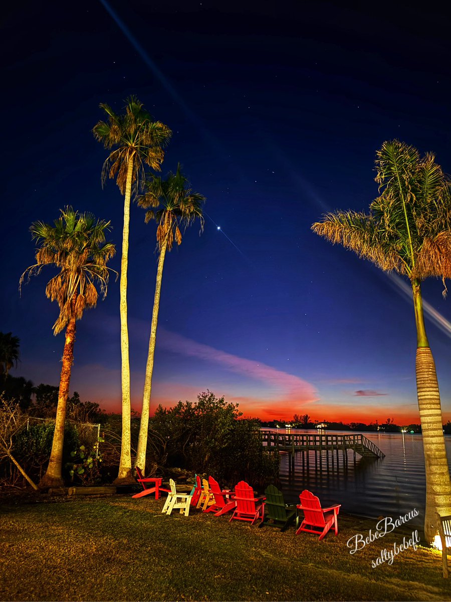 SaltyBebeFL's tweet photo. What a beautiful sunset and afterglow tonight at Historic Spanish Point in Osprey. 🤩
#welivehere #FLwx #twitternaturecommunity #StormHour #thephotohour #accuweather #weathernation #foxweatherdesk #sunset #sunsetphotography #Florida #osprey #spanishpoint https://t.co/nXXN8K8a7V