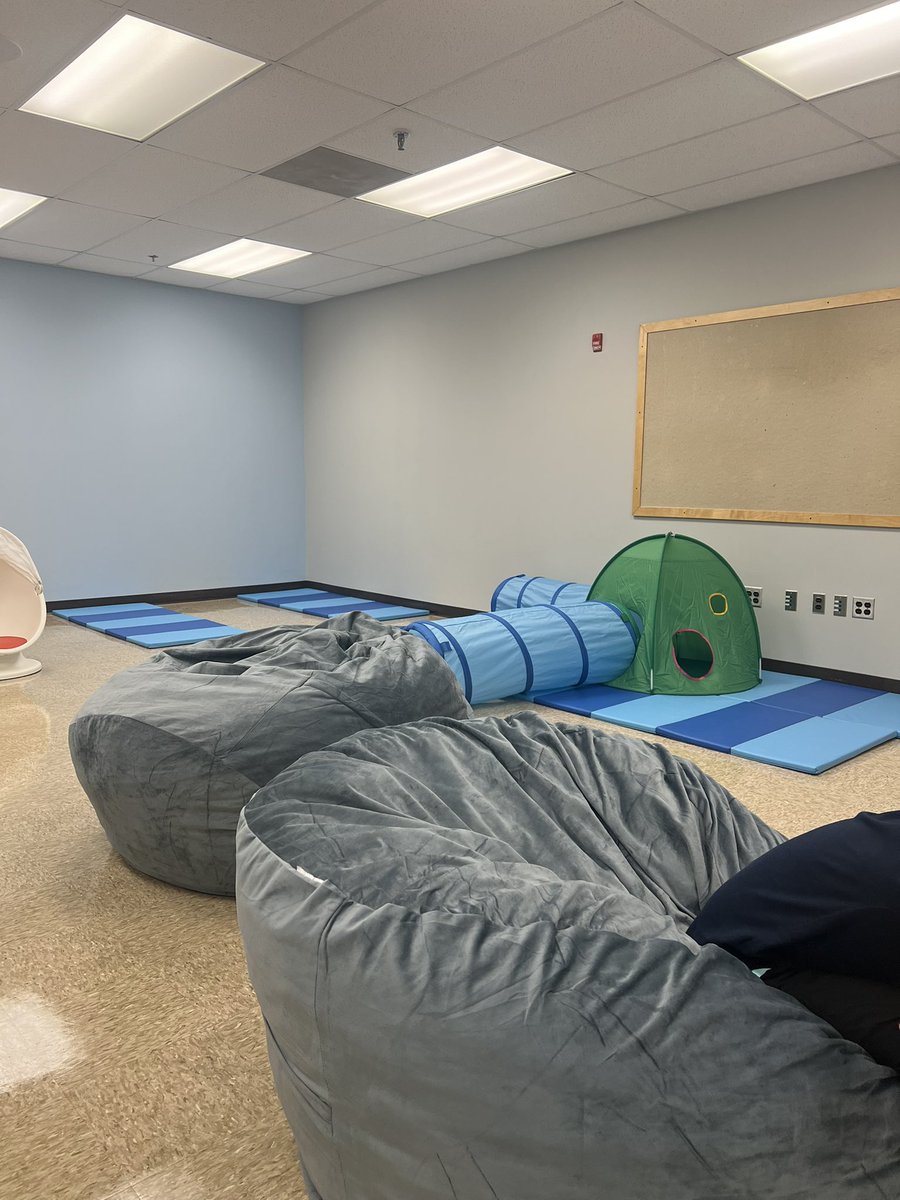 The <a href="/OxonHillES/">Oxon Hill Elementary</a> team would like to extend our heartfelt gratitude to the E.V.O.L.V.E. Foundation for their generous donation of a Zen Room, unveiled during our recent P.E./Health Night event. This calming space is essential for supporting our students’ mental and emotional